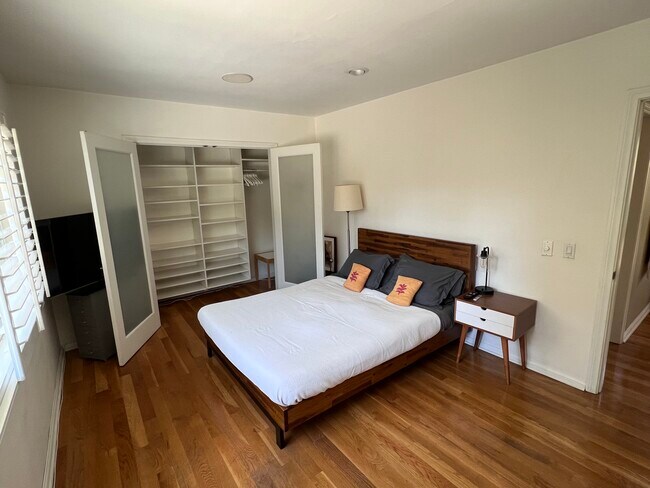 Queen Bedroom - 8101 Gould Ave