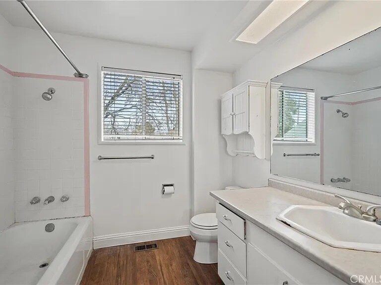 Building Photo - 403 Ash St