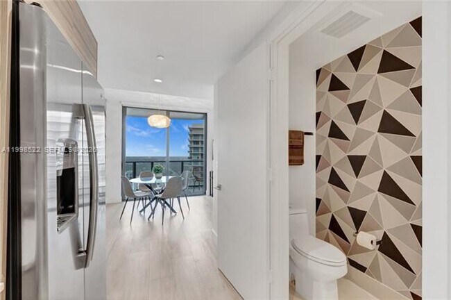 Building Photo - 121 NE 34th St