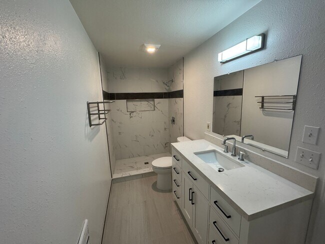 Building Photo - 1046/A/