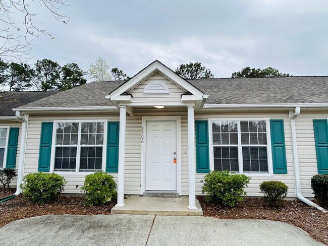 Primary Photo - Silver Creek Village | 2 Bed, 2 Bath | Mon...