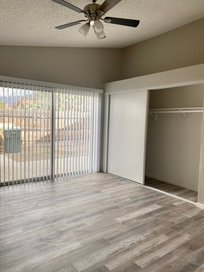 Building Photo - 3 bedroom 2 bath House in San Jacinto - Available now!