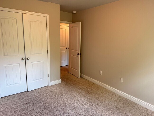 Building Photo - 5972 Callaway Cir