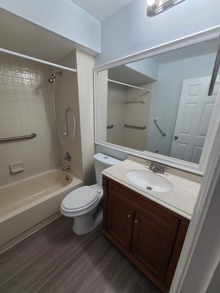 Building Photo - 18318 Aintree Ct