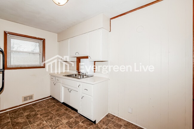 Building Photo - 5941 Winston Dr