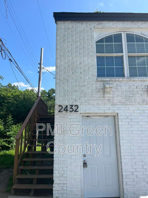 Primary Photo - 2432 E Pine St