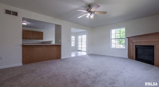 Building Photo - 1611 W Geneva Rd