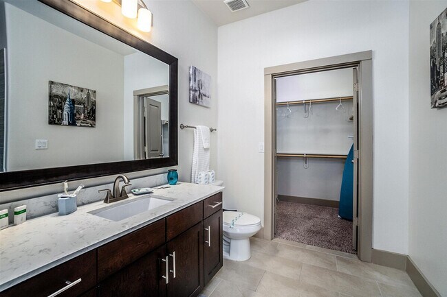 Building Photo - 955 St Joseph Pkwy