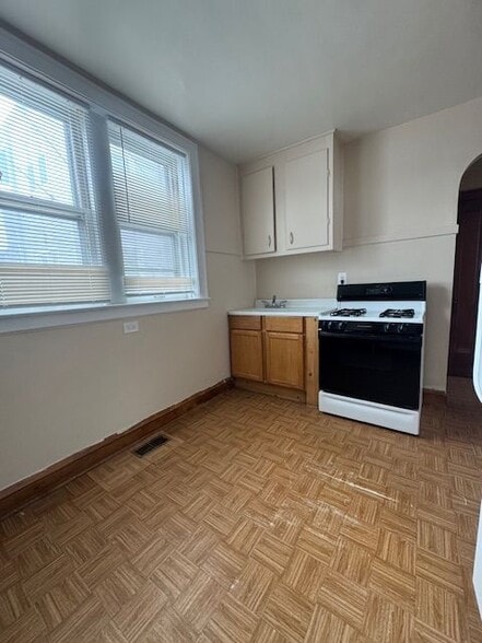 Building Photo - 4239 W George St