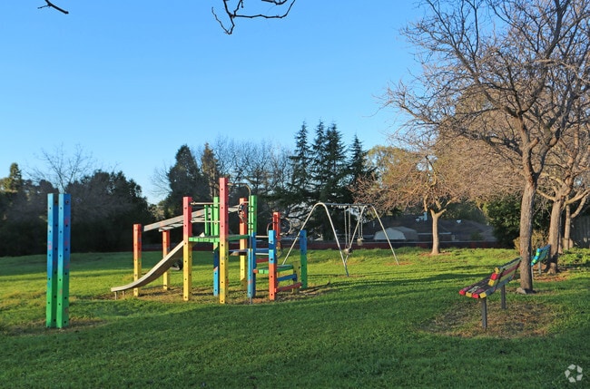 Building Photo - Sparks Way Commons