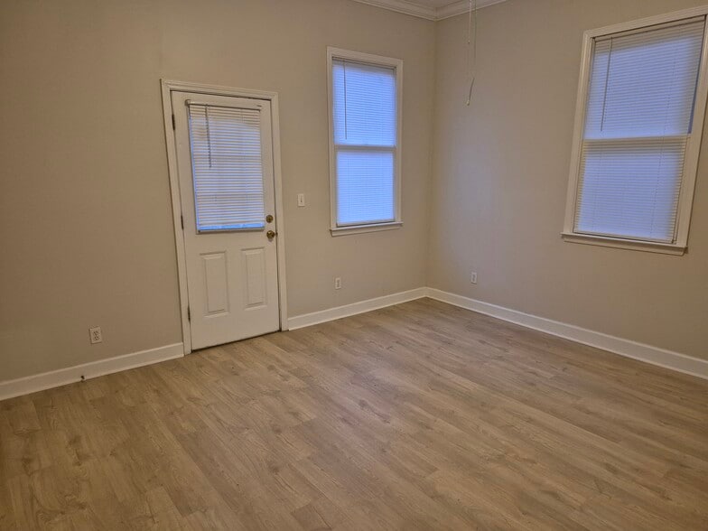 Building Photo - 584 Seminole Ave NE