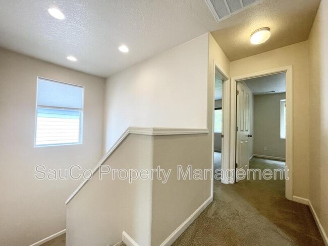 Building Photo - 321 NE 66th Ave
