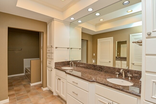 Building Photo - 294 Sugar Berry Cir