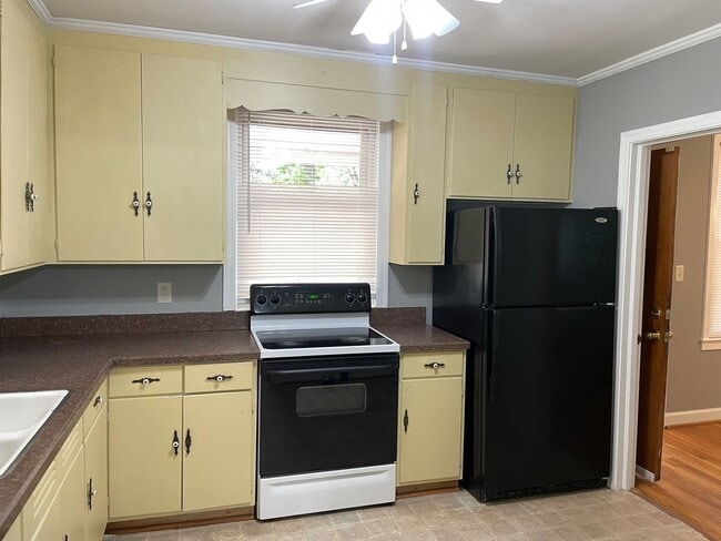 Building Photo - Beautiful 2 bed, 1 bath brick home! Located in Asheboro near McCrary Park!