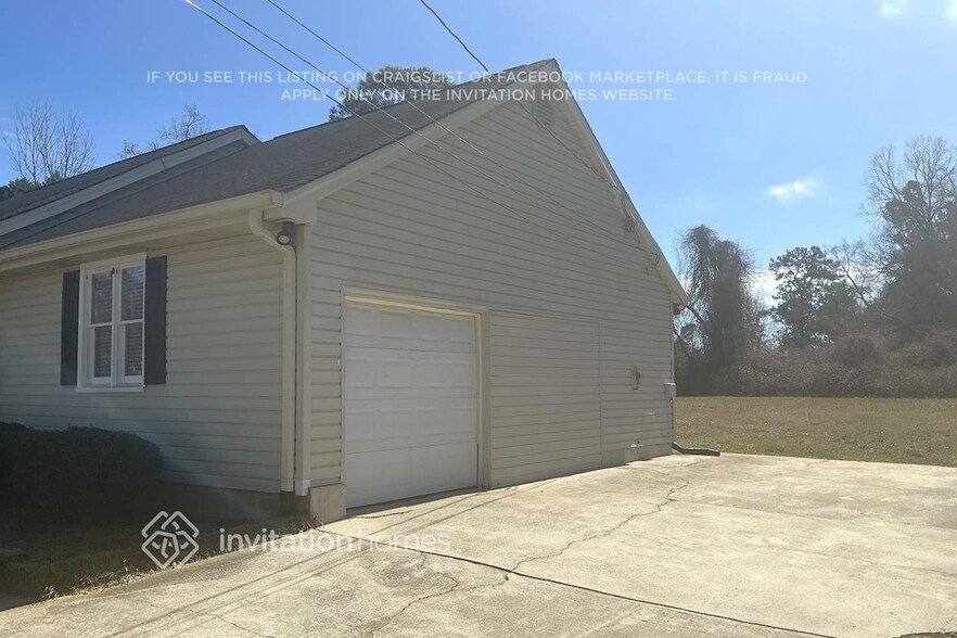 Building Photo - 65 Salem Meadow Dr