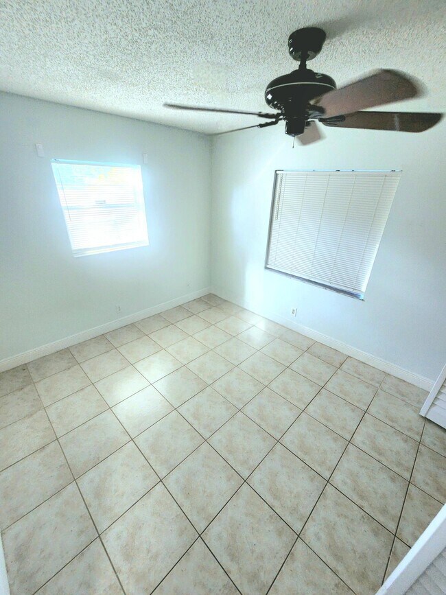 Building Photo - 19323 Carolina Cir