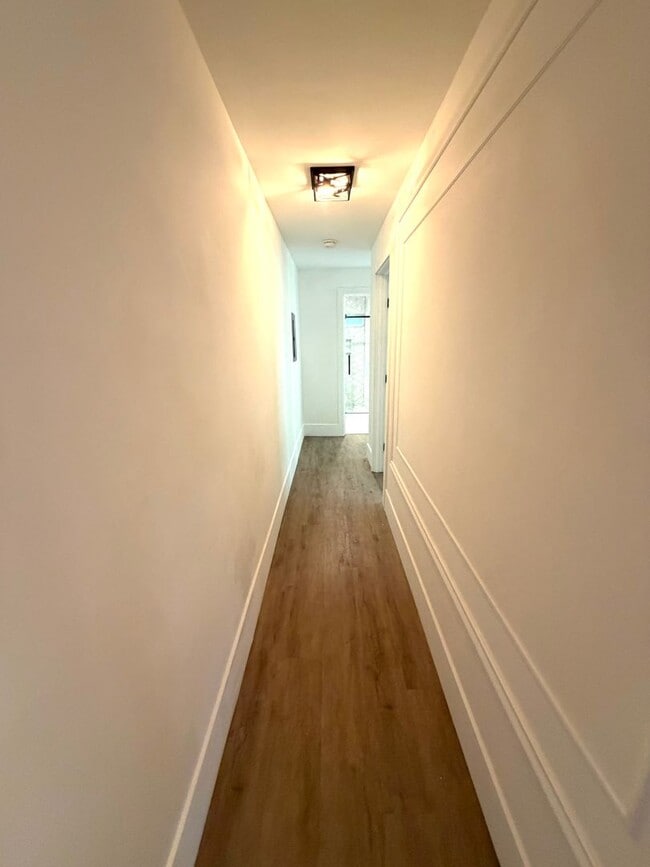 Building Photo - Tastefully remodeled Midtown Sacramento Apartment with Private Backyard Patio!