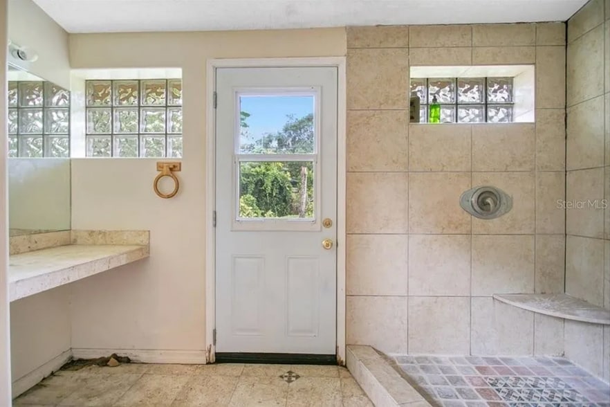 Building Photo - 4526 Sheldrake Dr