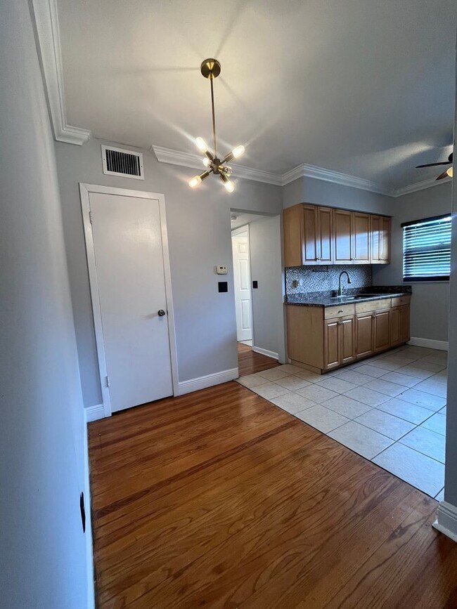 Building Photo - 3808-3808 W El Prado Blvd
