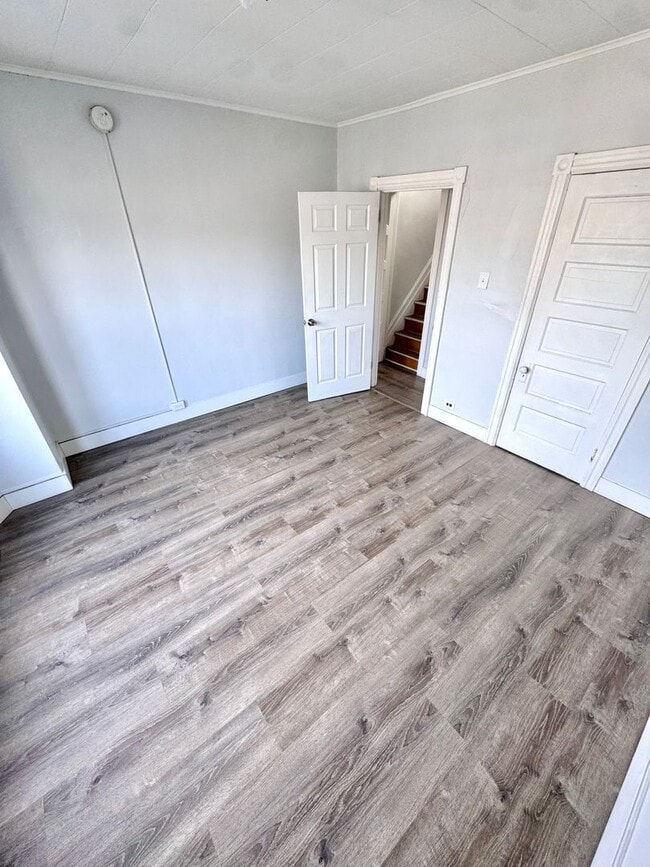 Building Photo - FIVE BEDROOM Home