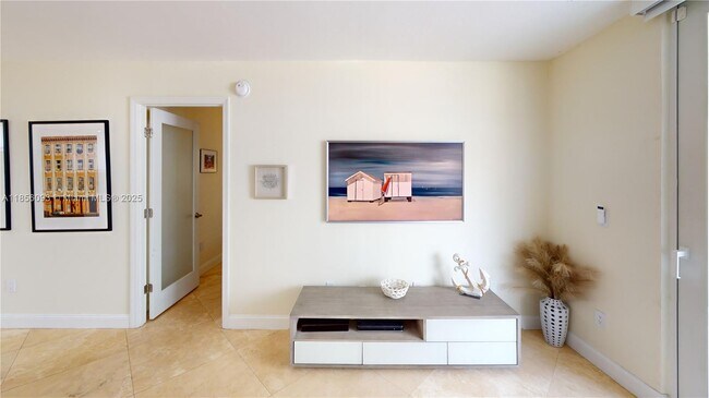 Building Photo - 345 Ocean Dr