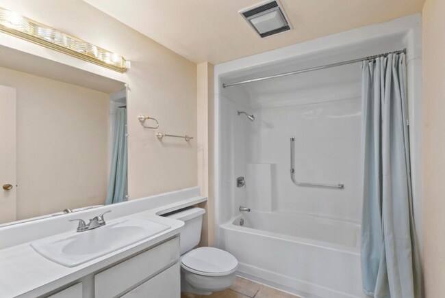 Building Photo - Great home in an active 55+ community!