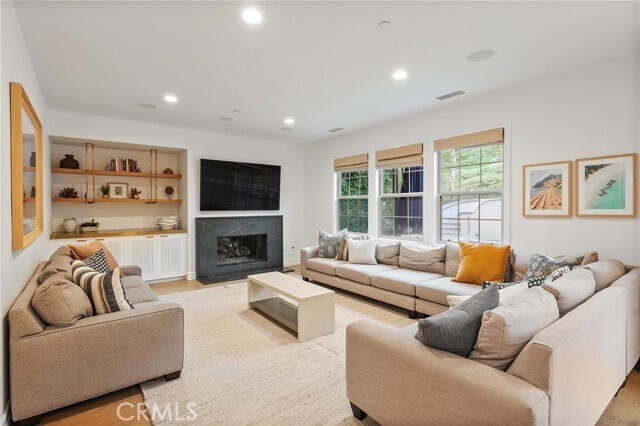 Building Photo - 1 Calle Saltamontes