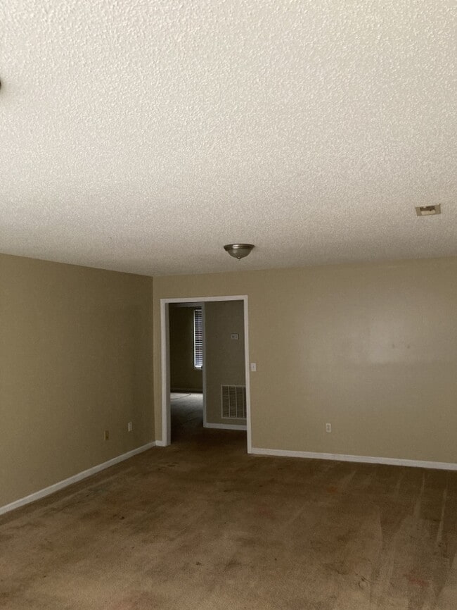 Building Photo - 106 Townsley Ct