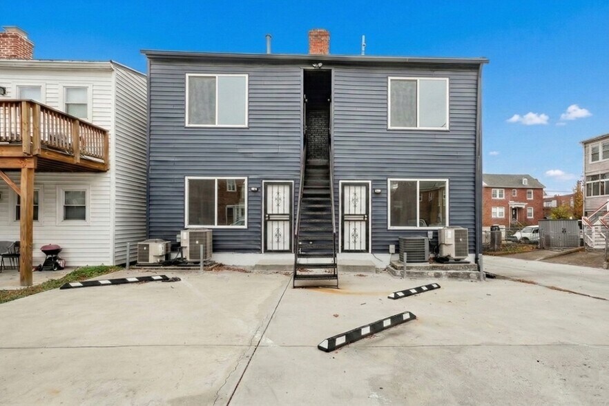 Building Photo - 5619 1st Pl NW