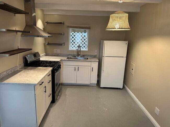 Building Photo - 222 Gull St