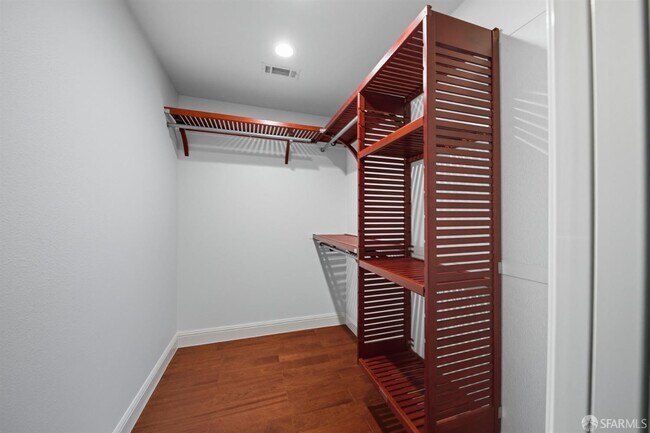 Building Photo - 2061 Ahneita Dr