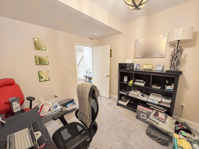 Building Photo - Lavish 4 Bed 3.5 Bath Home With Sunroom & Large Recreation Room In Desired South Riding