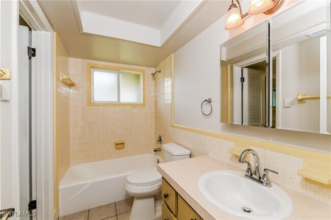 Building Photo - 211 SE 45th St