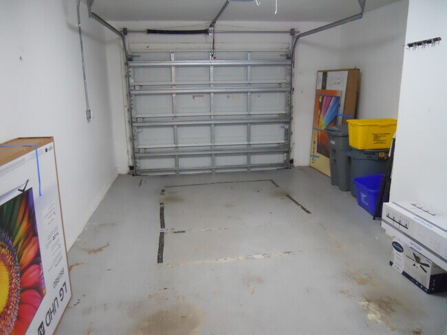 Building Photo - 8199 Springlake Dr