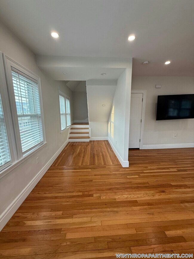 Building Photo - 70 Cottage Park Rd