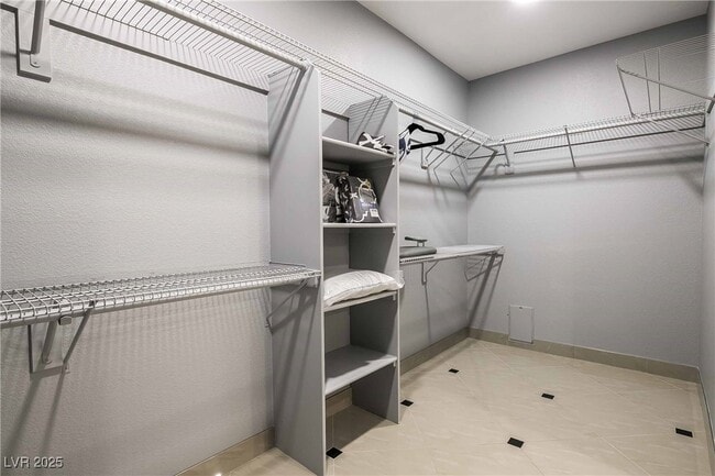 Building Photo - 1400 Castle Crest Dr