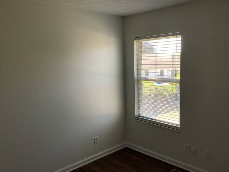 Building Photo - 2377 Ferndown Dr