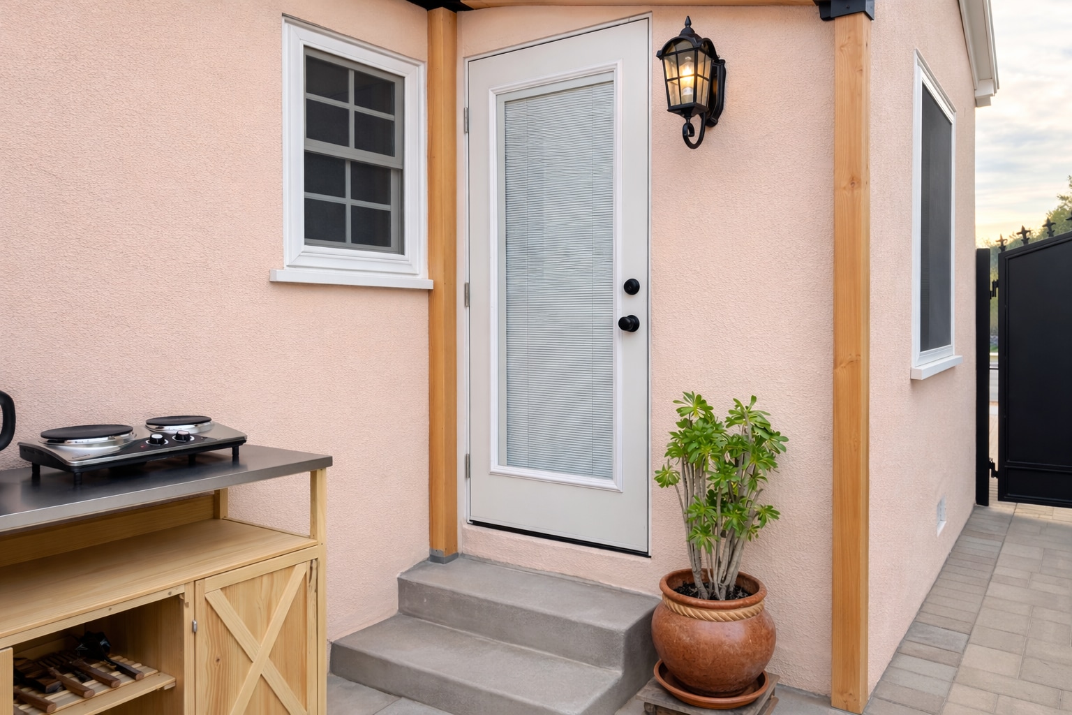 Building Photo - 10443 Califa St