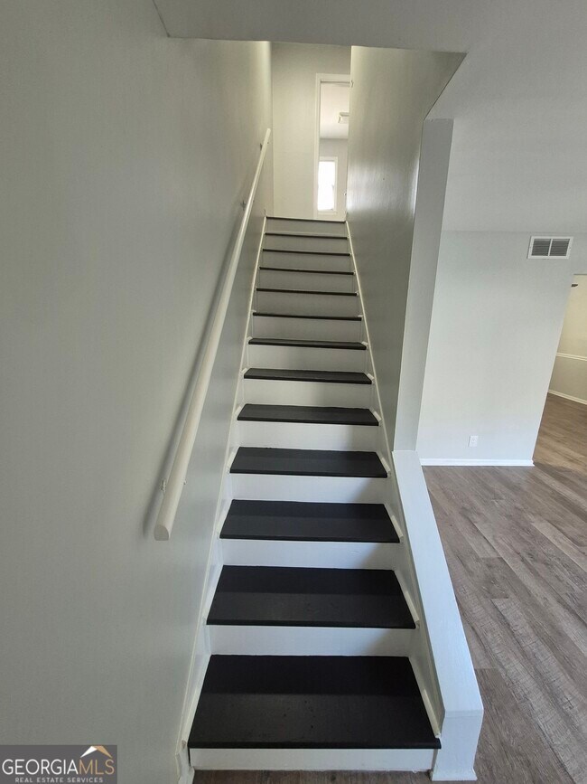 Building Photo - 185 Springdale Ct