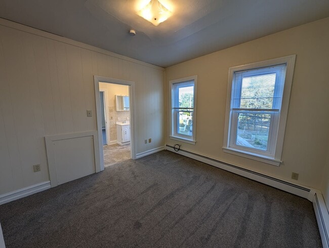 Building Photo - 2nd Floor 2 Bedroom Apartment