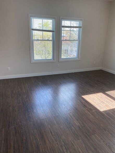 Building Photo - 208 Waterman St