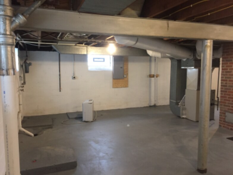 Building Photo - 17210 Mapleboro Ave