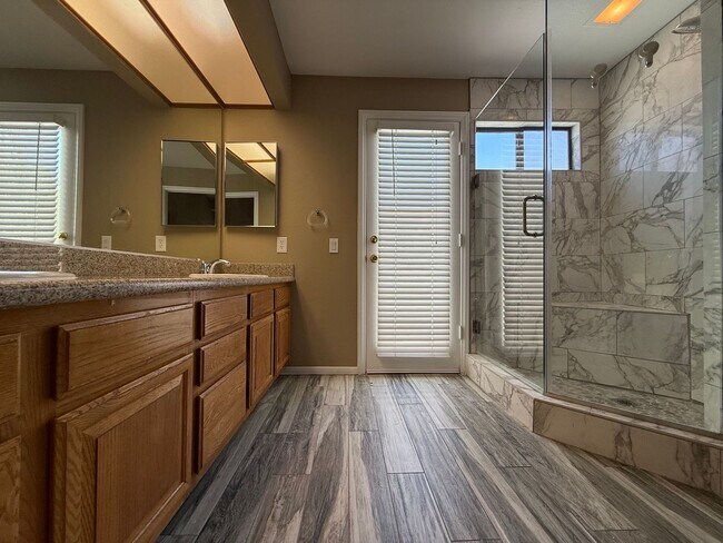 Building Photo - TWO BEDROOM TOWNHOME IN THE LAKES WITH GARAGE AND ATTACHED CARPORT