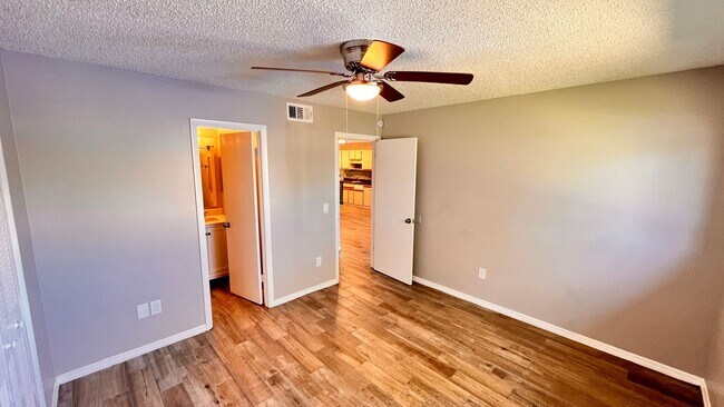 Building Photo - NEWLY RENOVATED 3 Bedroom/2 Bath Unit! Was...