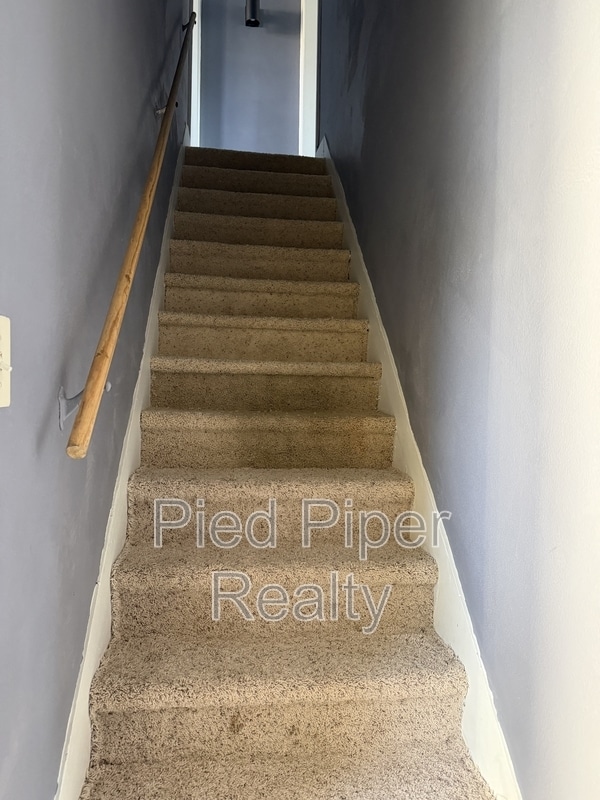 Building Photo - 514 E Garden St