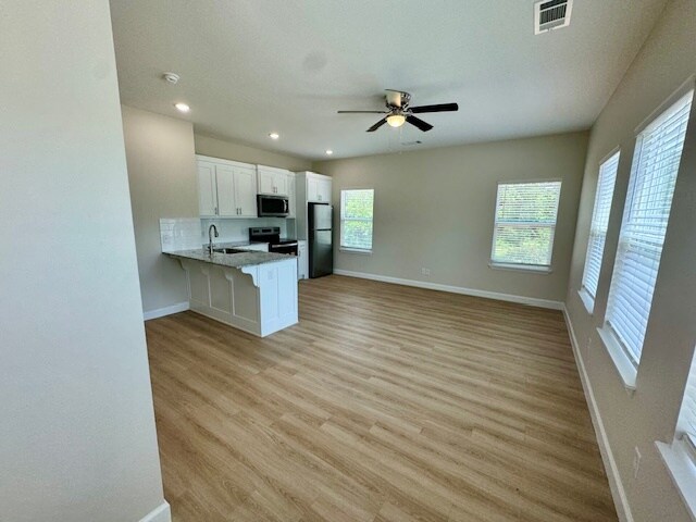 Building Photo - 700 E Johnson Ave