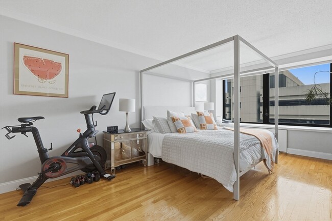 Building Photo - 65 E India Row