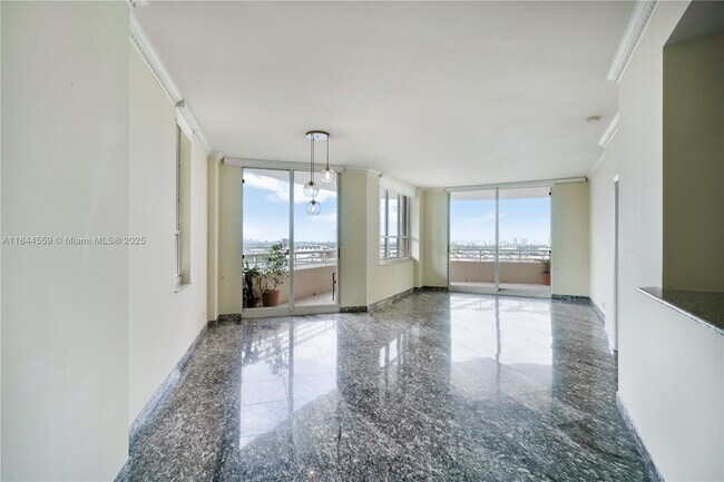 Building Photo - 888 Brickell Key Dr