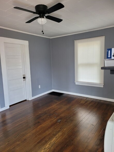 Building Photo - 805 S 14th St