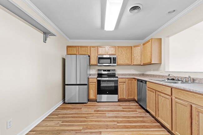 Building Photo - 2 Bedroom, 2 Bath Townhouse for Rent in Kn...